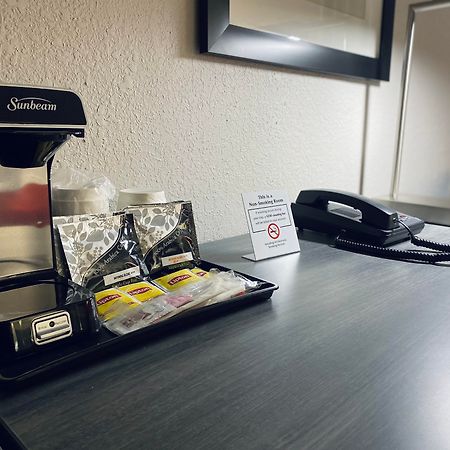 温莎洛克斯温德姆华美达酒店 外观 照片