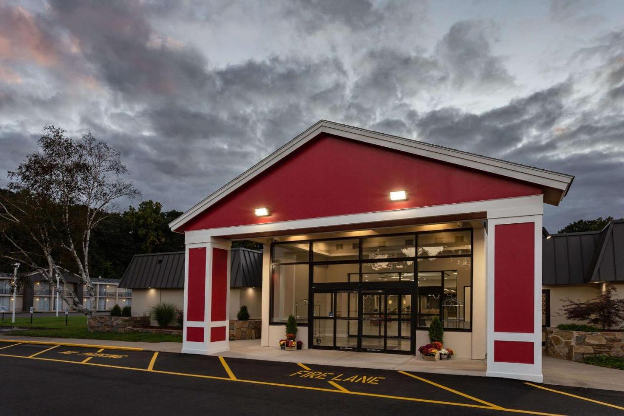 温莎洛克斯温德姆华美达酒店 外观 照片